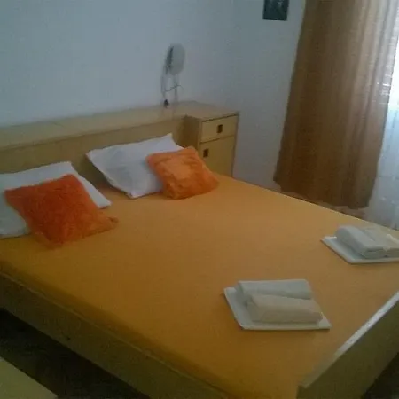 アパート Jaksa フヴァル
